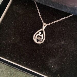 Sterling silver mother & child pendant necklace. Never worn